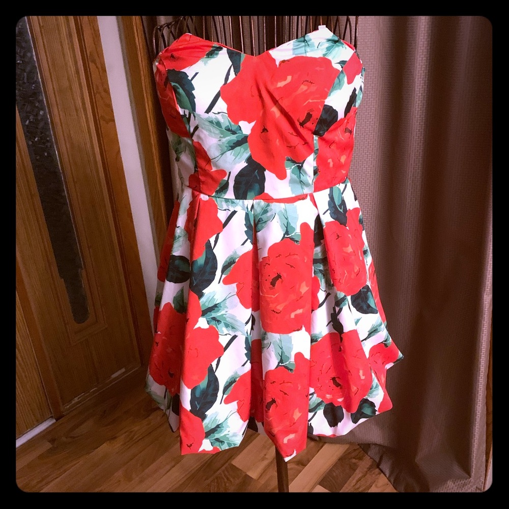 Floral strapless party dress